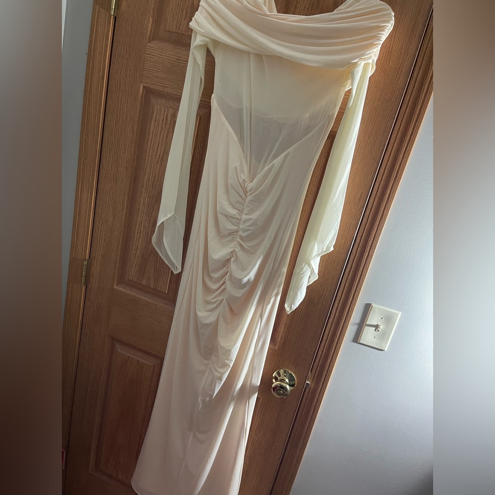 Meshki Cream Off-Shoulder Long Sleeve Gown - Picture 4 of 8